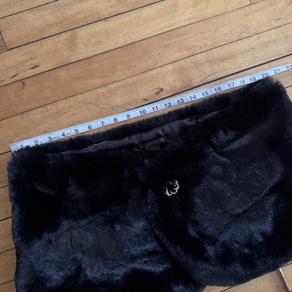 Vintage Christian Lacroix Faux Fur Stole Wrap OS Mob Wife Black Classy Brooch - Picture 8 of 8